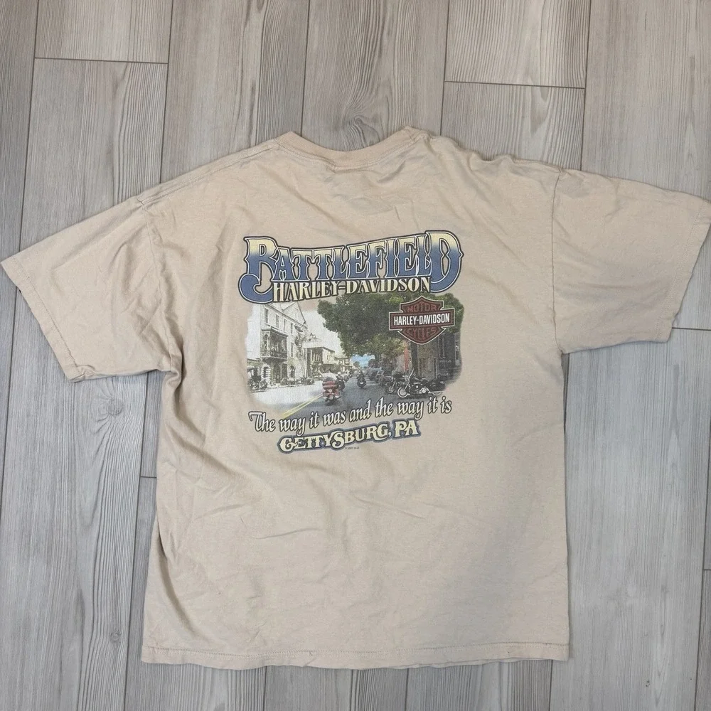 Harley Davidson T Shirt Men's XL Chasing Tail Beige Tan New Castle Delaware‎